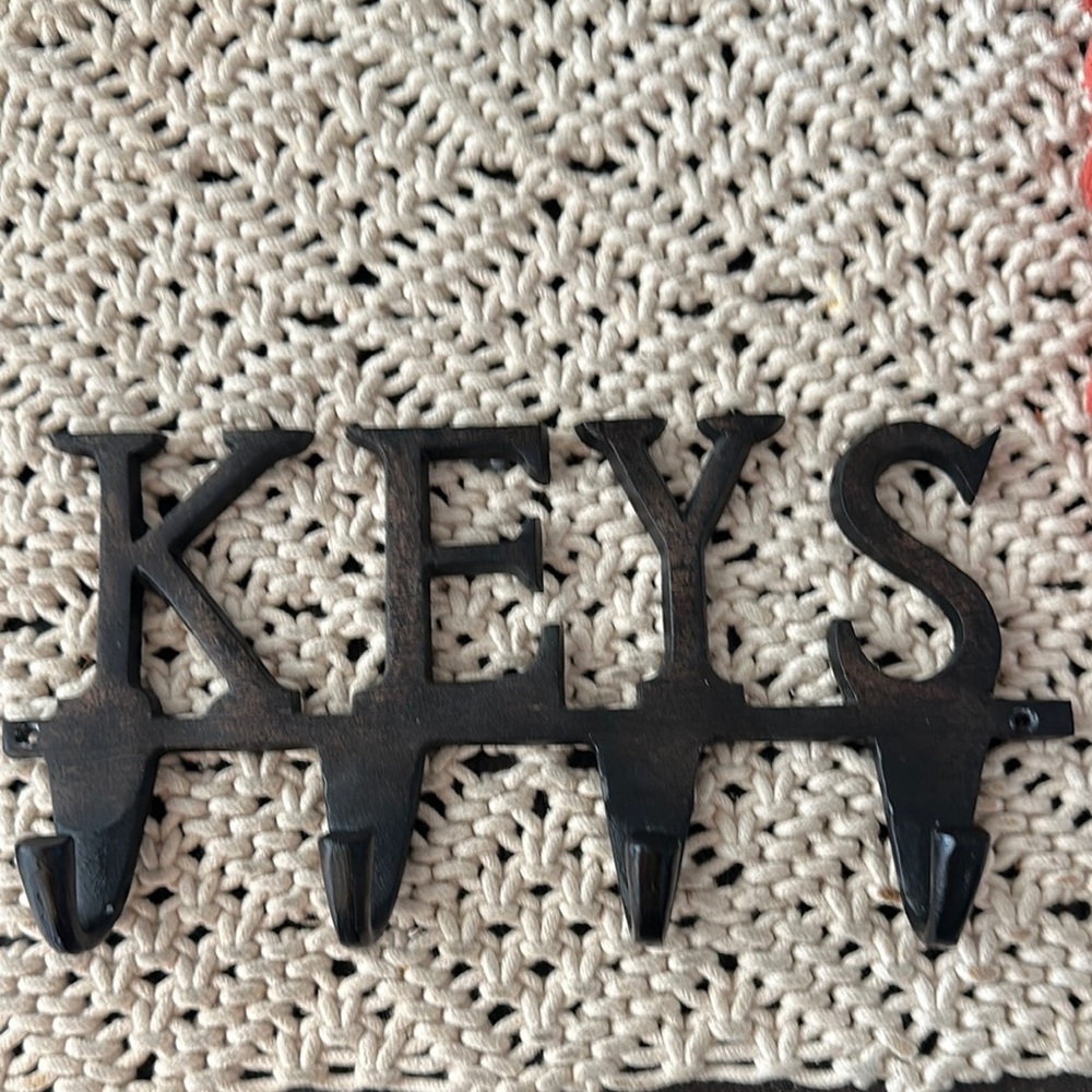 Black Metal Key Holder